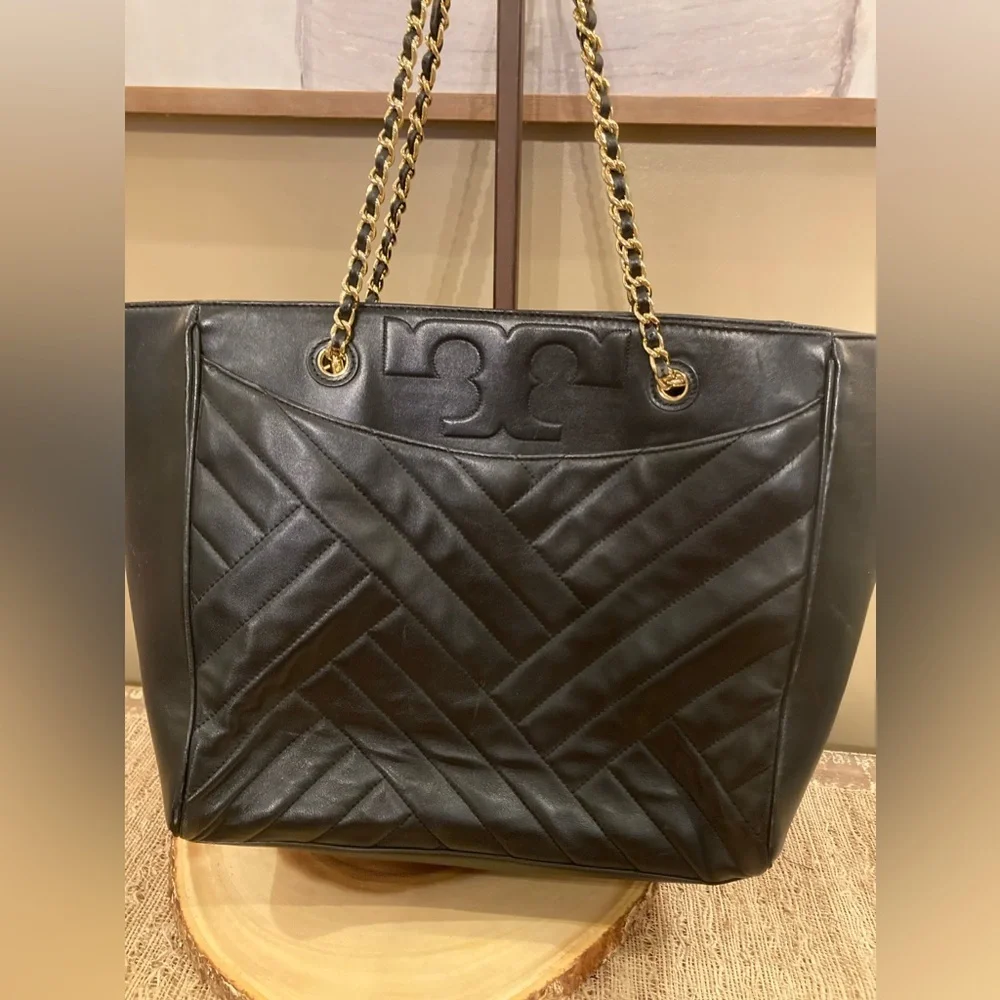 Tory Burch Alexa Black Soft leather quilted‎ Chevron Quilted Print Chain tote